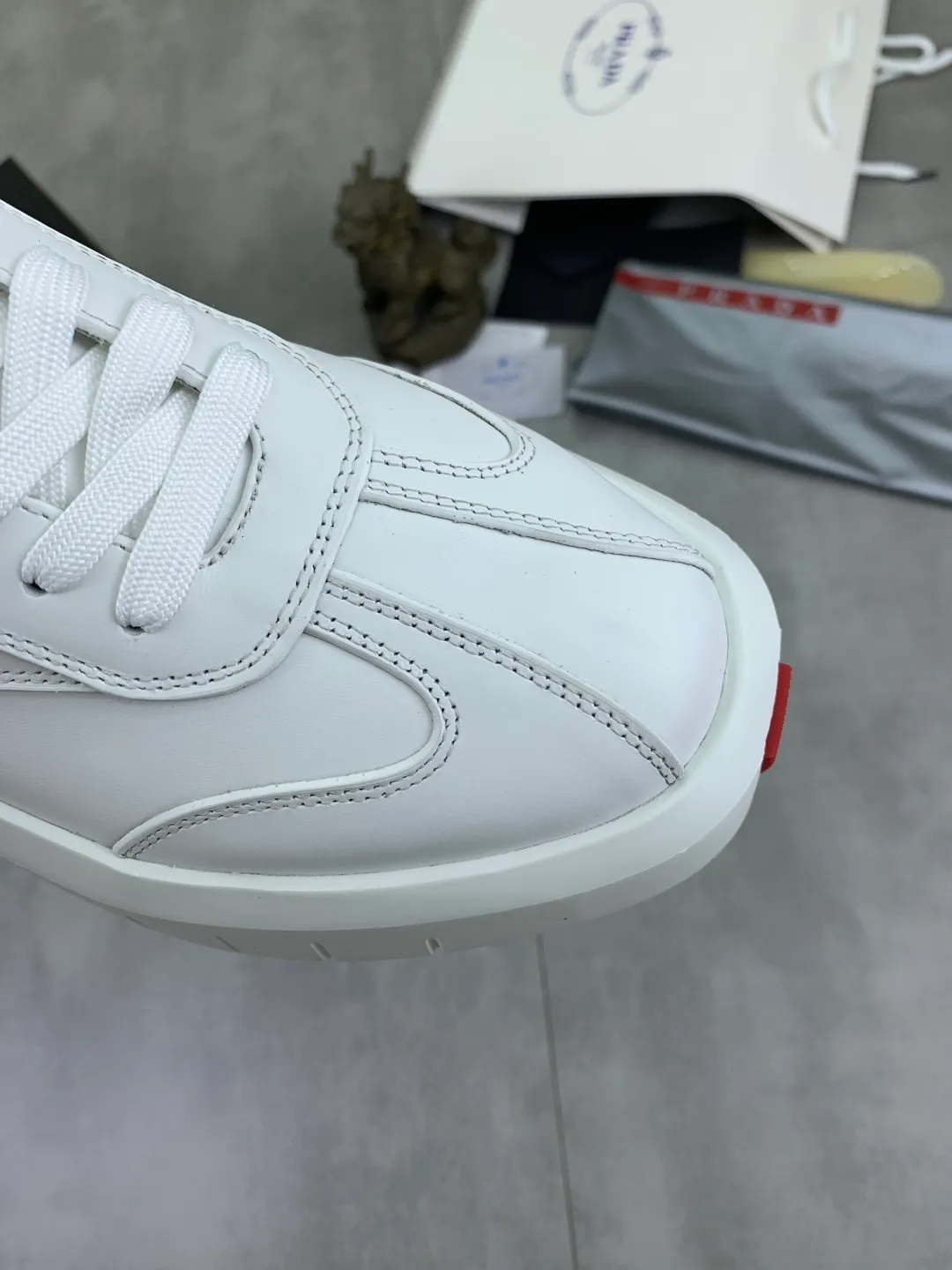 Men's shoes 💰P600💰[New model] The top version is available on the official website, 🆘 The trendy brand (Prada) mainly promotes the popular model, avant-garde and versatile fashionable men's shoes, private version mold opening, cowhide surface splicing 1:1.. Fashionable and simple, original imported cowhide lining cowhide feet; the atmosphere and personality are more fashionable, eye-catching and pursuing class. It will subvert the old idea and be a must-have for fashion trendsetters with you! Must keep it for yourself! Tall and comfortable, large and low, high-end quality workmanship. The new high-end outsole on the official website. Size: 38-45. Available in black and white.